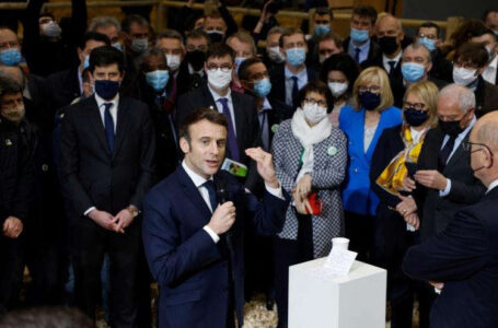 « Cette guerre va durer », prévient Emmanuel Macron face aux agriculteurs