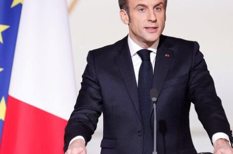 Macron organise à Versailles un sommet pour décider d’un « nouveau modèle économique »