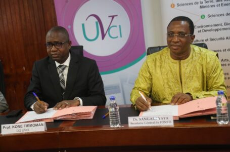 Côte d’Ivoire : le FONSTI et l’Université virtuelle signent une convention de partenariat
