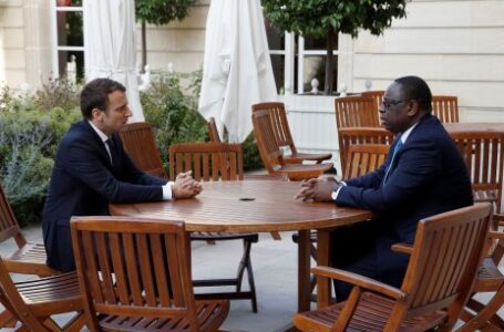 Réélection d’Emmanuel Macron : les présidents africains saluent une « brillante » victoire