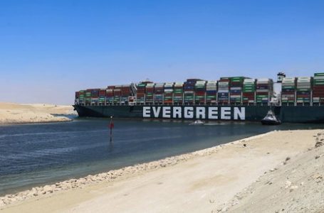 Le trafic rétabli sur le canal de Suez après avoir été bloqué