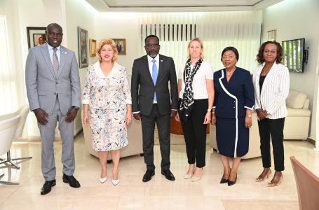 Madame Dominique Ouattara échange avec le nouveau représentant de l’UNICEF