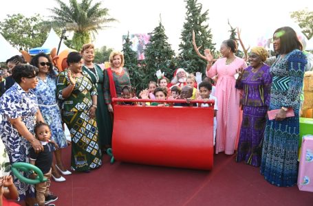 Madame Dominique Ouattara offre un Noël magique à 3.000 enfants au Palais Présidentiel