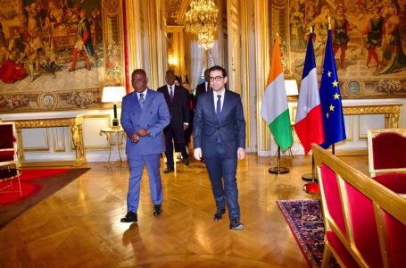 Diplomatie : le ministre ivoirien Léon Adom et Stéphane Séjourné s’entretiennent au Quai d’Orsay