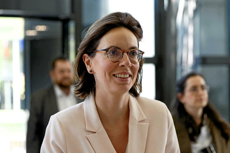 Déficit public en France : le gouvernement projette de supprimer ou fusionner un tiers des agences et opérateurs de l’État