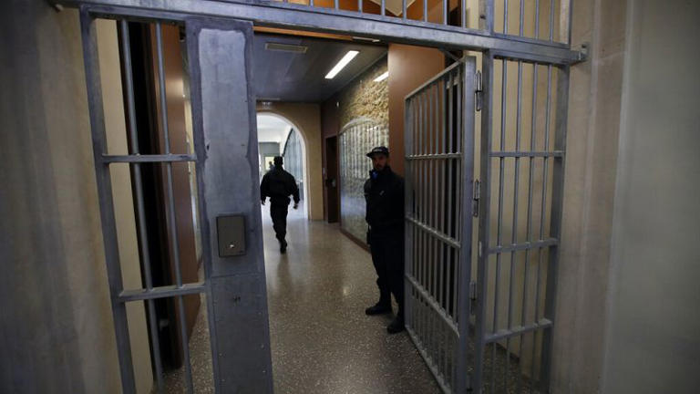 Attaques de prisons : 25 interpellations dans une vaste opération de police en France