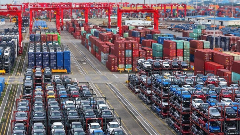Guerre commerciale: Pékin hausse le ton contre les pays qui négocient avec Washington