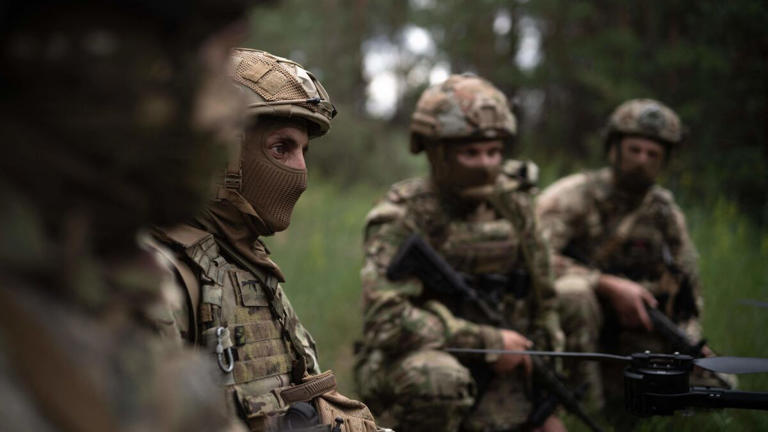 Guerre en Ukraine : les États-Unis annoncent arrêter des livraisons d’armes à Kiev