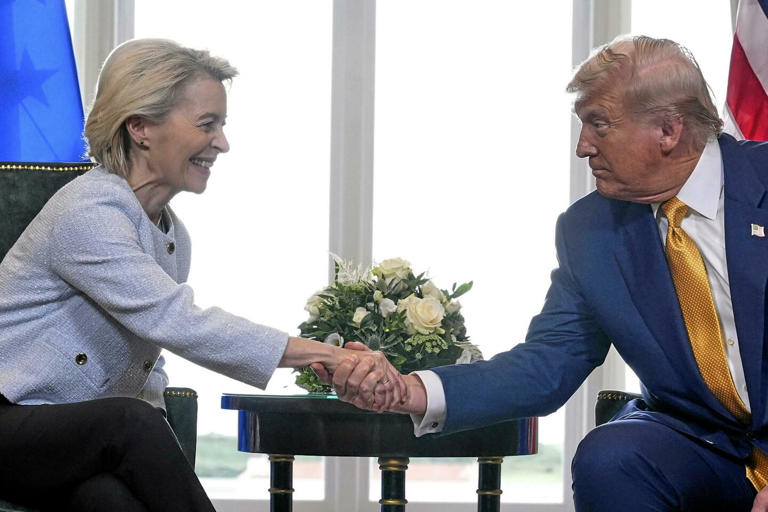 Trump et von der Leyen annoncent un accord sur des droits de douane de 15 %