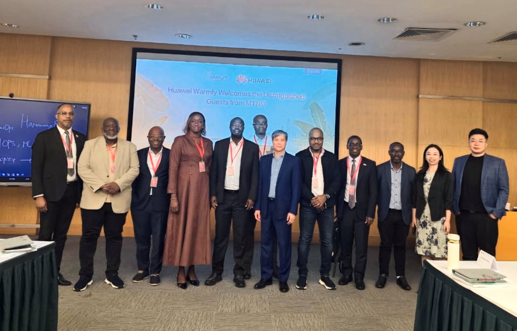 Transformation numérique : une délégation ivoirienne en immersion stratégique au Huawei Global Training Center de Shenzhen