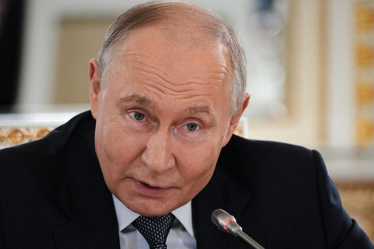 « Notre dette est à 15,6 % du PIB, qu’en est-il en France ? » : quand Vladimir Poutine se moque de l’état des finances françaises