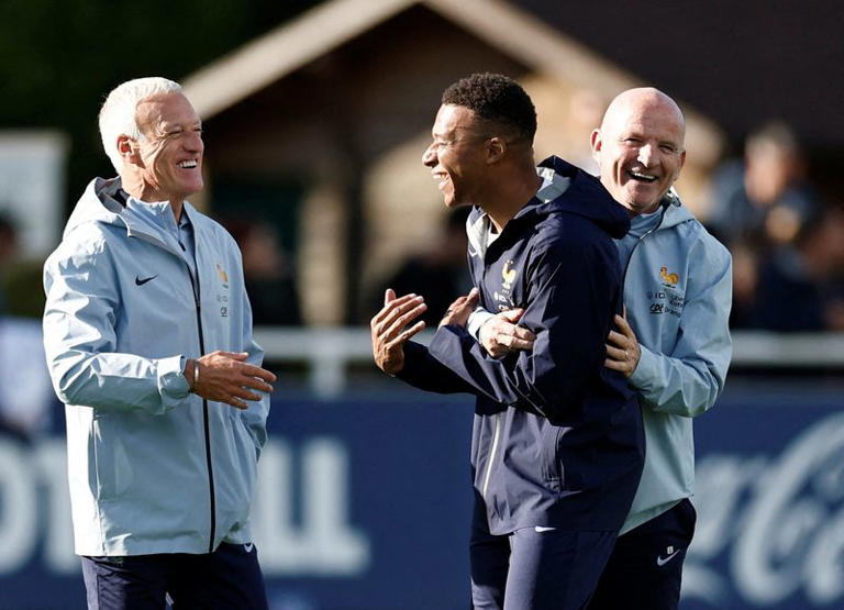 Football/Coupe du monde-Critiqué et sous pression, Kylian Mbappé retrouve son terrain de prédilection