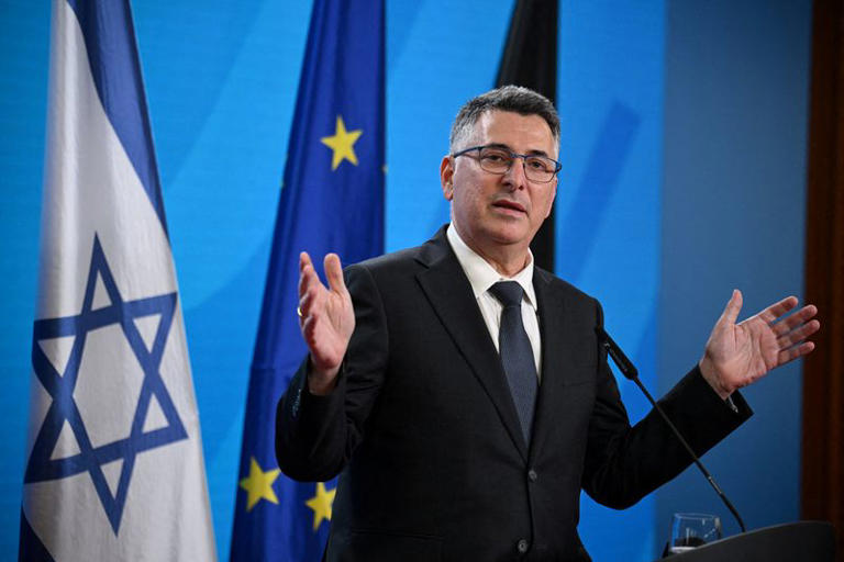 Le ministre israélien des Affaires étrangères dit rompre « tout contact » avec la chef de la diplomatie de l&rsquo;UE
