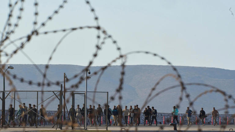 Pacte migratoire : les nouvelles règles européennes entrent en vigueur et durcissent l&rsquo;asile
