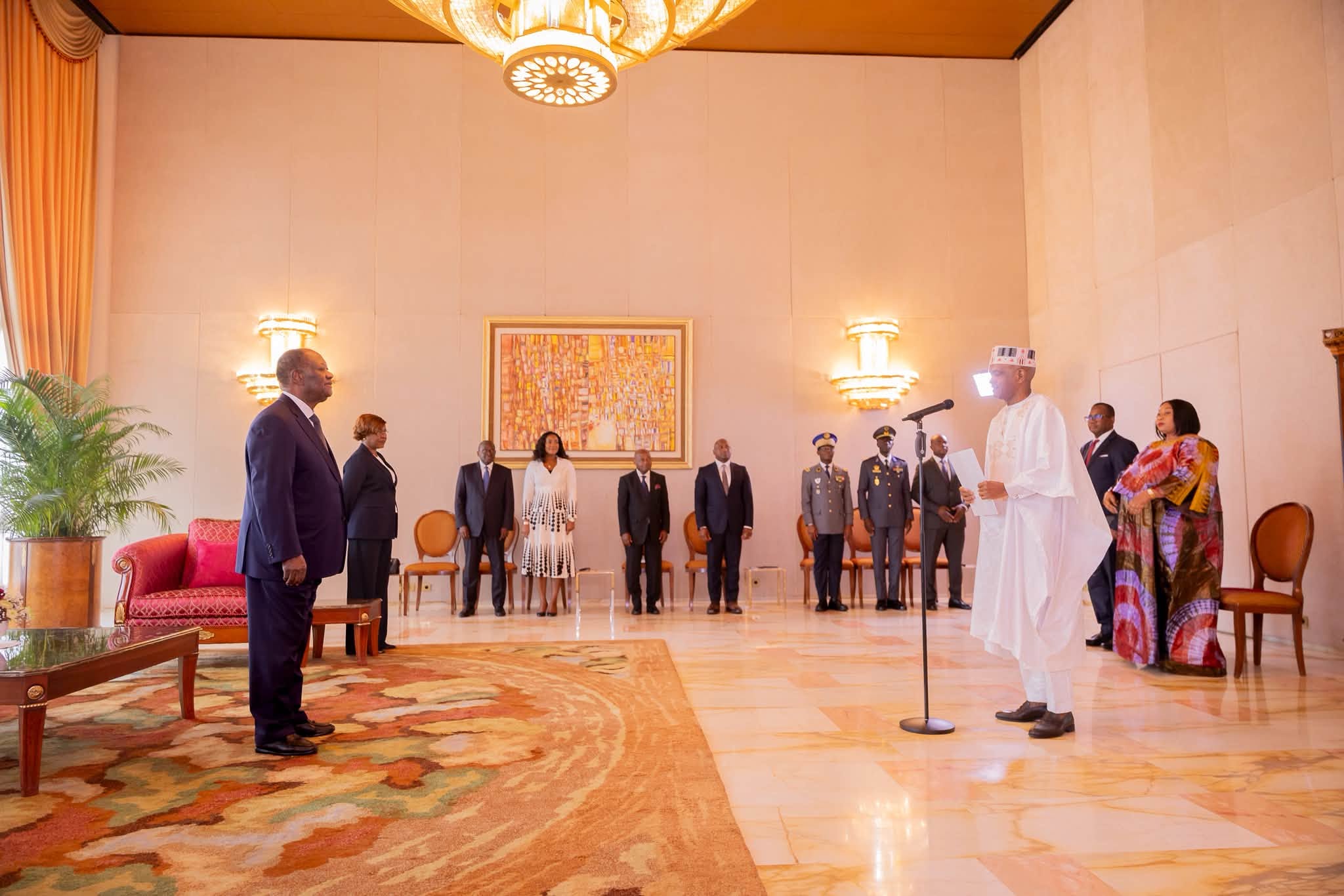 Diplomatie : cinq nouveaux ambassadeurs présentent leurs lettres de créance au Président Alassane Ouattara
