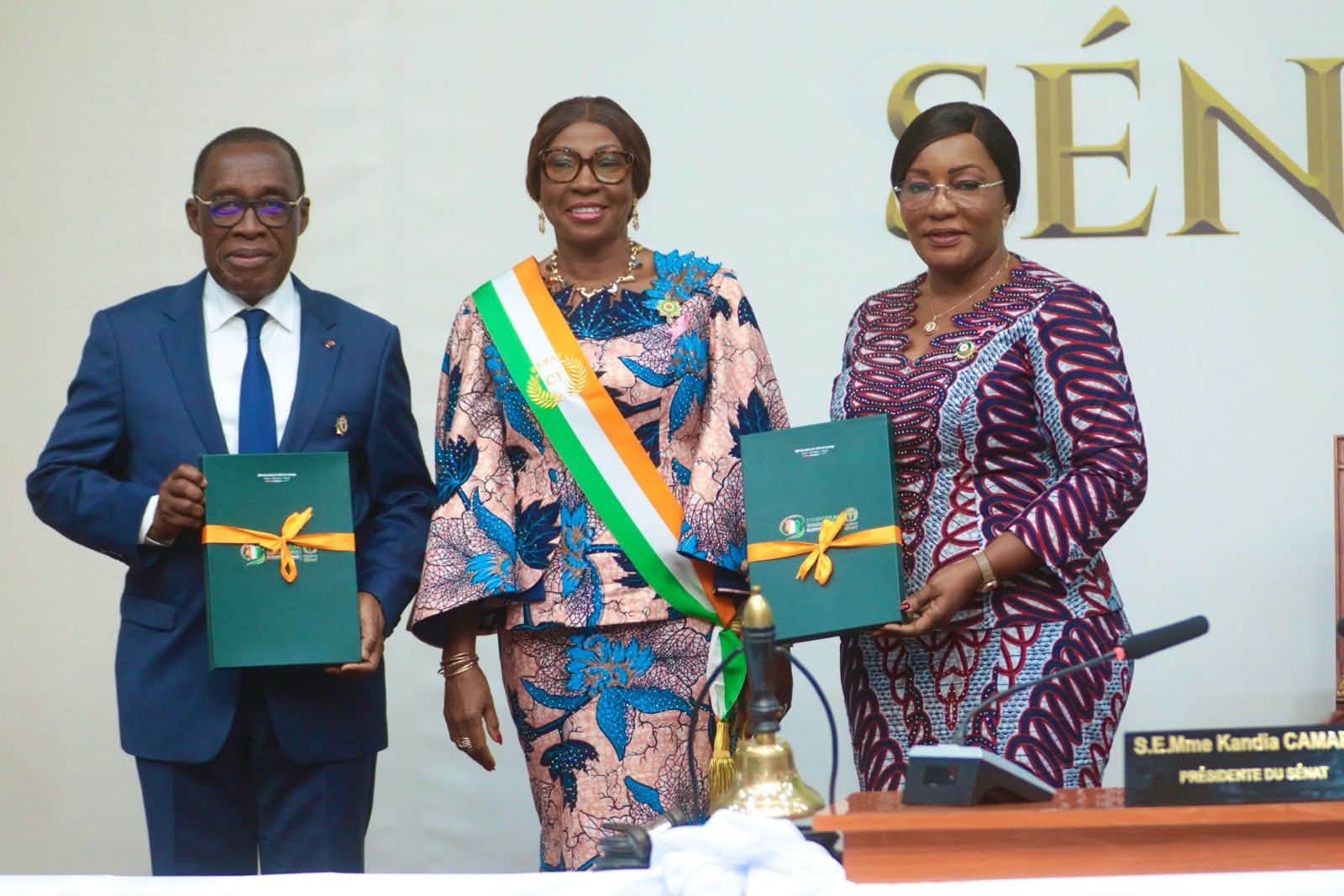 Décentralisation en Côte d’Ivoire : Kandia Camara transmet les conclusions du symposium à l’ARDCI et à l’UVICOCI