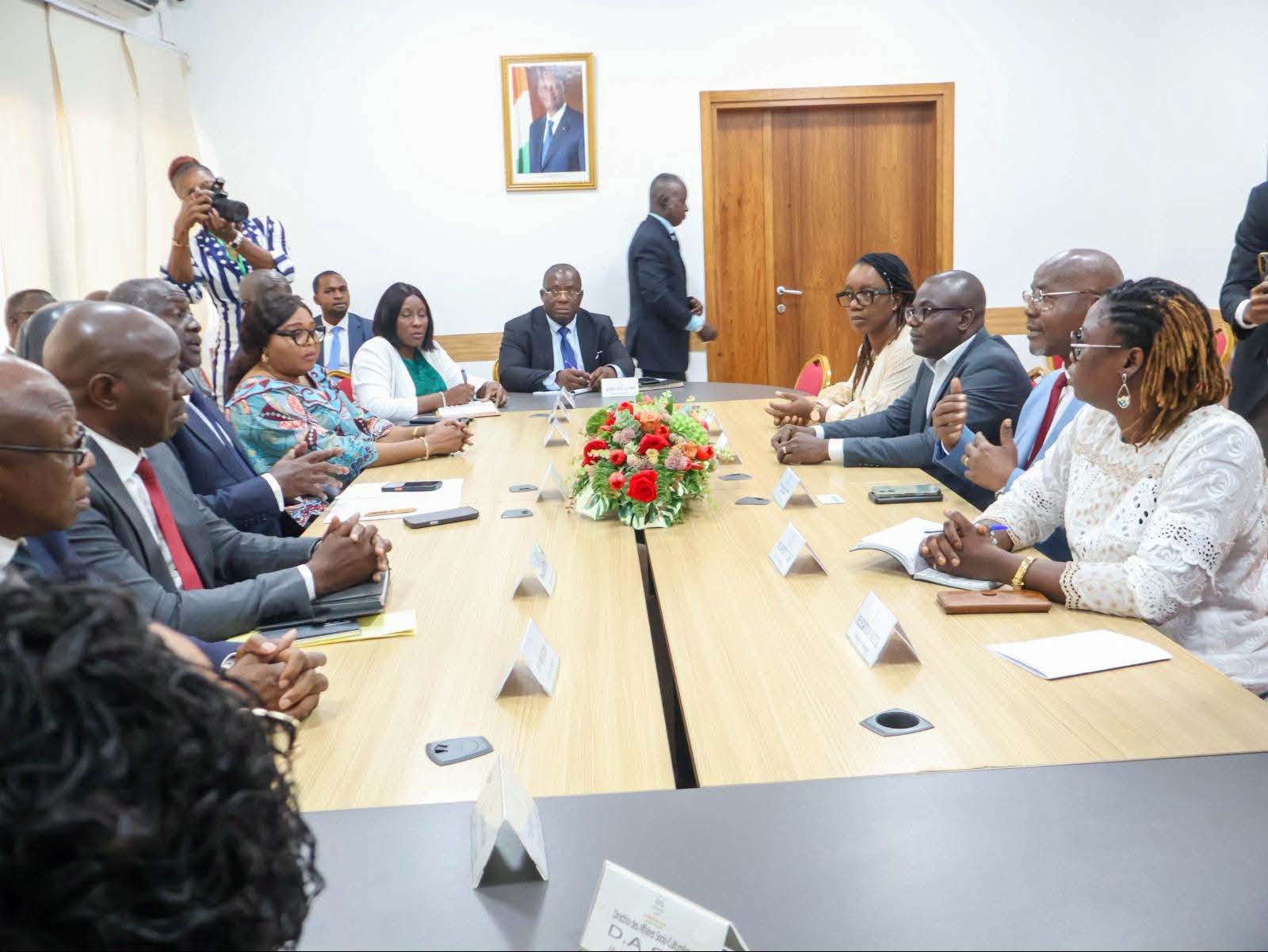 Yopougon : Adama Bictogo échange avec des acteurs de la recherche et de l’entrepreneuriat